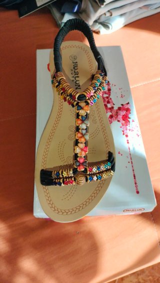 Botines elegantes beige/gris con plumas