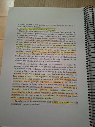 Economia y Política.