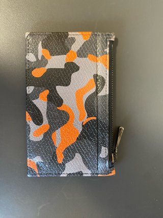 Tarjetero Longchamp estampado camuflaje