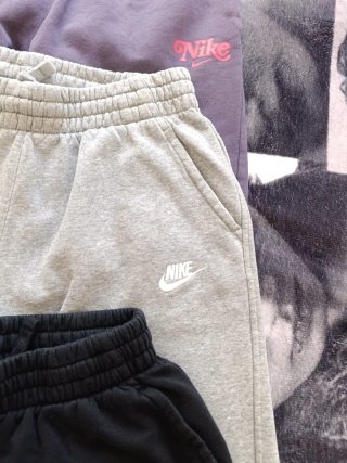 Nike Pantalones Deportivos Negros y Morados