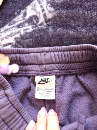 Nike Pantalones Deportivos Negros y Morados