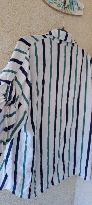 Camisa de rayas blanca, verde y negra Talla M