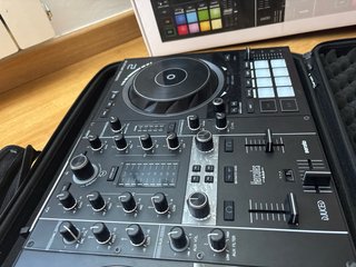 Controladora DJ Hercules DJControl Inpulse 500