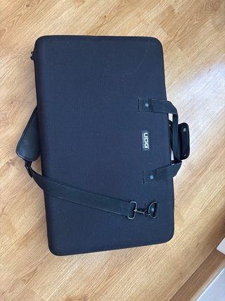 Controladora DJ Hercules DJControl Inpulse 500