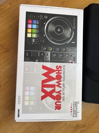 Controladora DJ Hercules DJControl Inpulse 500