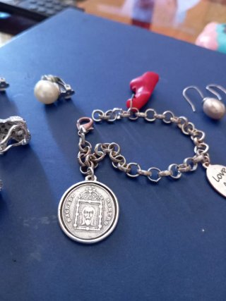 Lote Bisutería:Pulsera y Pendientes,