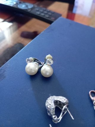 Lote Bisutería:Pulsera y Pendientes,