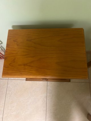 Mesita de noche de madera