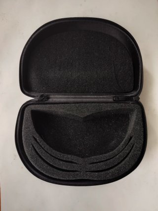 Funda de gafas Crivit gris y negra