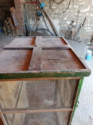 Antigua fresquera para restaurar