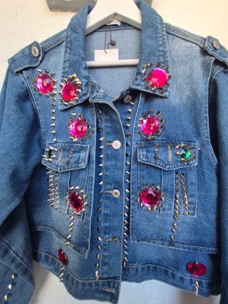 Chaqueta tejana con pedrería