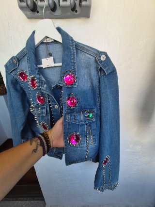 Chaqueta tejana con pedrería