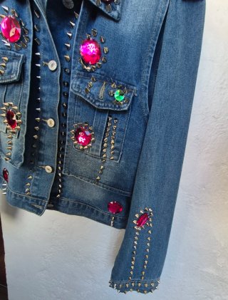 Chaqueta tejana con pedrería