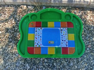 Tavolino gioco bambini verde e arancione