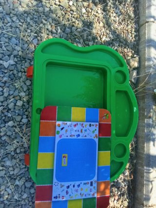 Tavolino gioco bambini verde e arancione