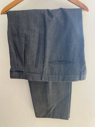 Traje de hombre gris de 1, 70