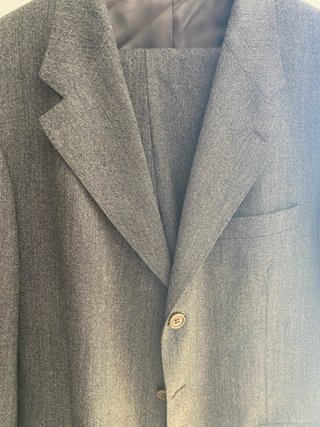 Traje de hombre gris de 1, 70