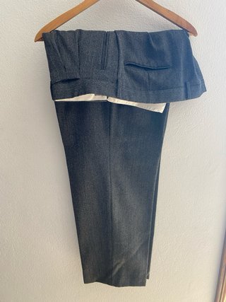 Traje de hombre gris de 1, 70