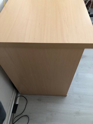 Escritorio con cajones y cajonera