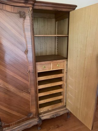 Armario antiguo de madera