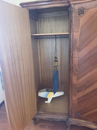 Armario antiguo de madera