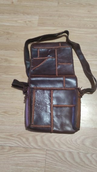 Bolso de cuero hecho a mano