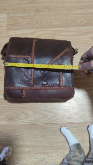 Bolso de cuero hecho a mano