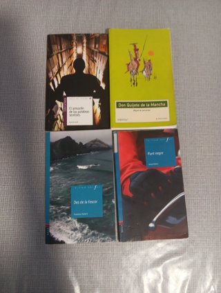 Cuatro libro, dos españoles y dos en catalán