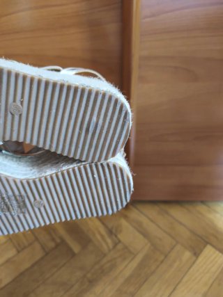 Sandalias cuña doradas ALTA MODA
