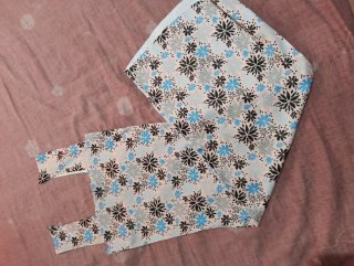 Vestido ajustado estampado floral, semi largo