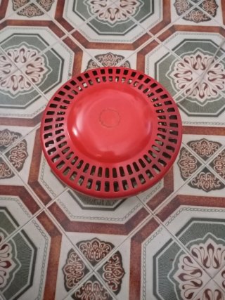 Brasero eléctrico rojo.
