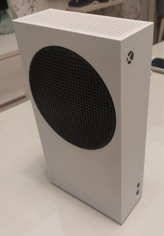 Xbox Series S Blanca + Mando y Cables