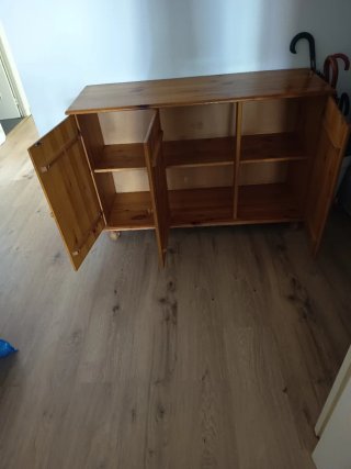 Mueble bajo de pino