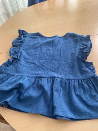 Blusa Shein azul marino con volantes