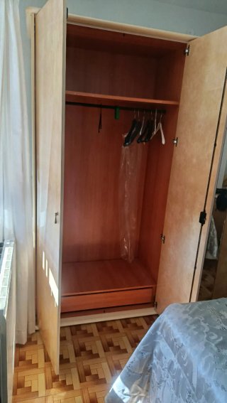 Armario mesillas y cómoda precios negociable