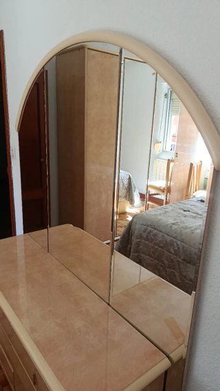 Armario mesillas y cómoda precios negociable