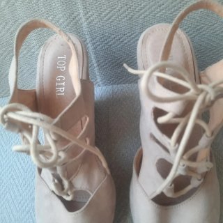 Sandalias de cuña y plataforma beige