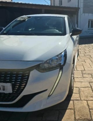 Peugeot 208 2021