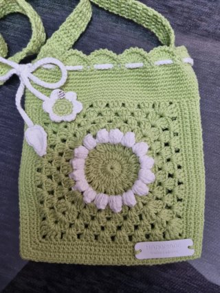 Bolso de ganchillo verde y beige