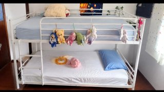 Letto a castello bianco in metallo con 2 letti singoli