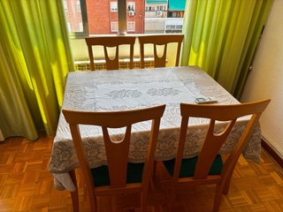 Mesa comedor con 4 sillas madera