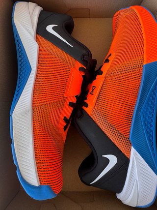 Nike Metcon 10 - Naranja y Negro