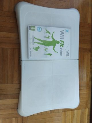 Nintendo Balance Board Wii y juego Wii fit Plus.