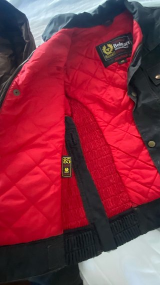 Cazadora Belstaff Talla 40 pequeña equivale a 38
