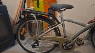 Bicicleta paseo con portabultos y cesta