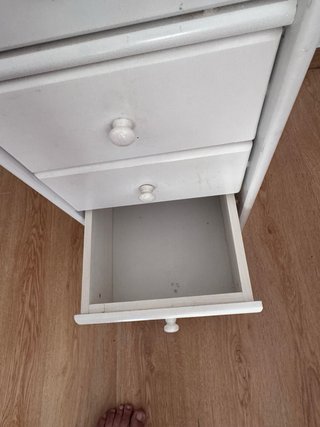 Escritorio blanco de madera