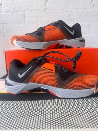 Nike Metcon 10 Negro Naranja