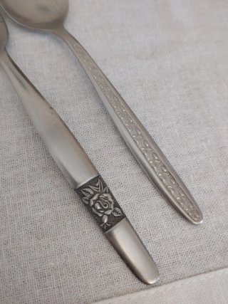 Cubiertos postre antiguos: tenedores y cucharas