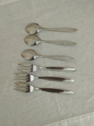 Cubiertos postre antiguos: tenedores y cucharas