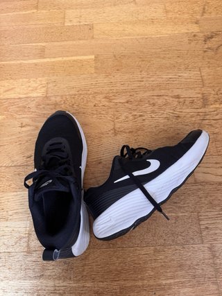 Zapatillas Nike Negras y Blancas Talla 42.5